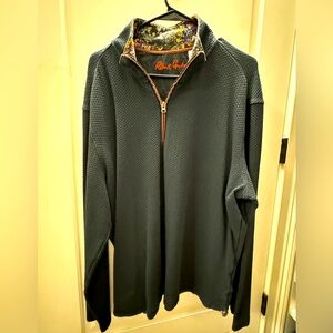 Robert Graham pullover